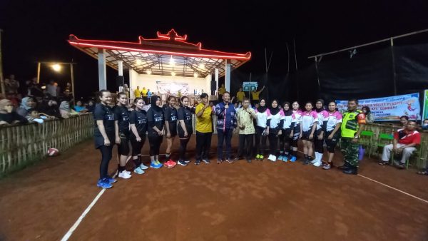 Turnamen Bola Volley Plastik Putri Antar Desa Se-Kecamatan Gondang